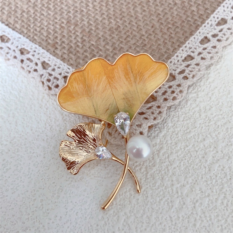 Broșă de cupru cu frunză de ginkgo, placare electrolitică, unisex