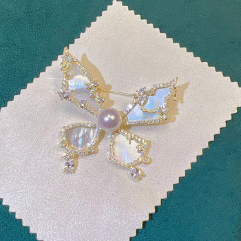 Bros leptane legure s motivom leptira, Auspicious Clouds, životinjski stil, zima 2024