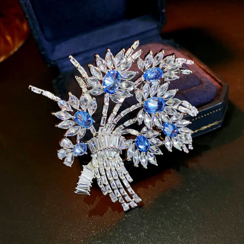 Meďová brošňa s kvetom, s inlajom zo zirkónu, kovový povrch, inšpirovaný japonsko-kórejským štýlom