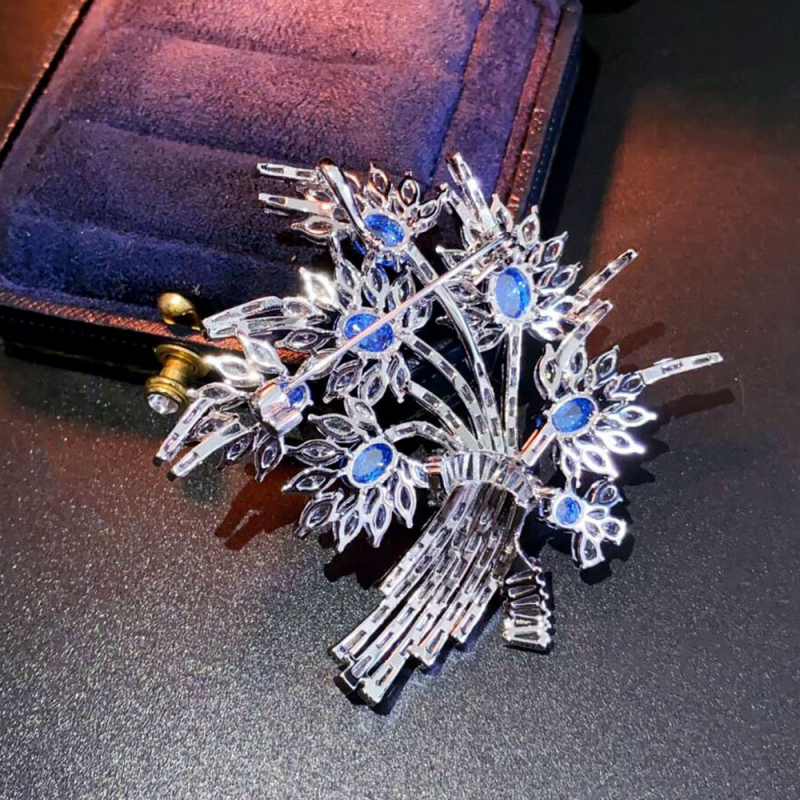 Meďová brošňa s kvetom, s inlajom zo zirkónu, kovový povrch, inšpirovaný japonsko-kórejským štýlom