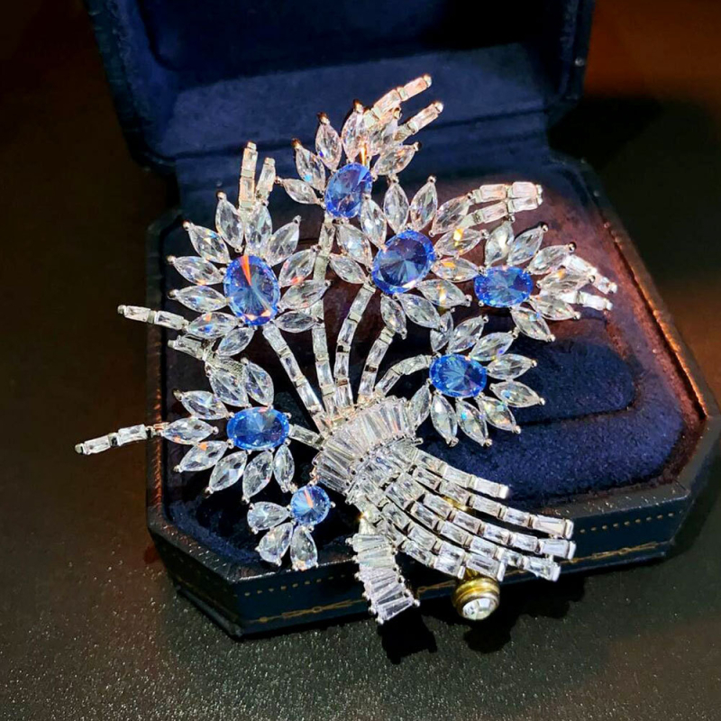 Meďová brošňa s kvetom, s inlajom zo zirkónu, kovový povrch, inšpirovaný japonsko-kórejským štýlom