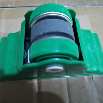 Kuhinjski okrugli kamen za oštrenje noževa i škarica – dvostrani oštrač, kompaktan, materijal: kamen-kompozit, moderni minimalistički stil, model Whetstone