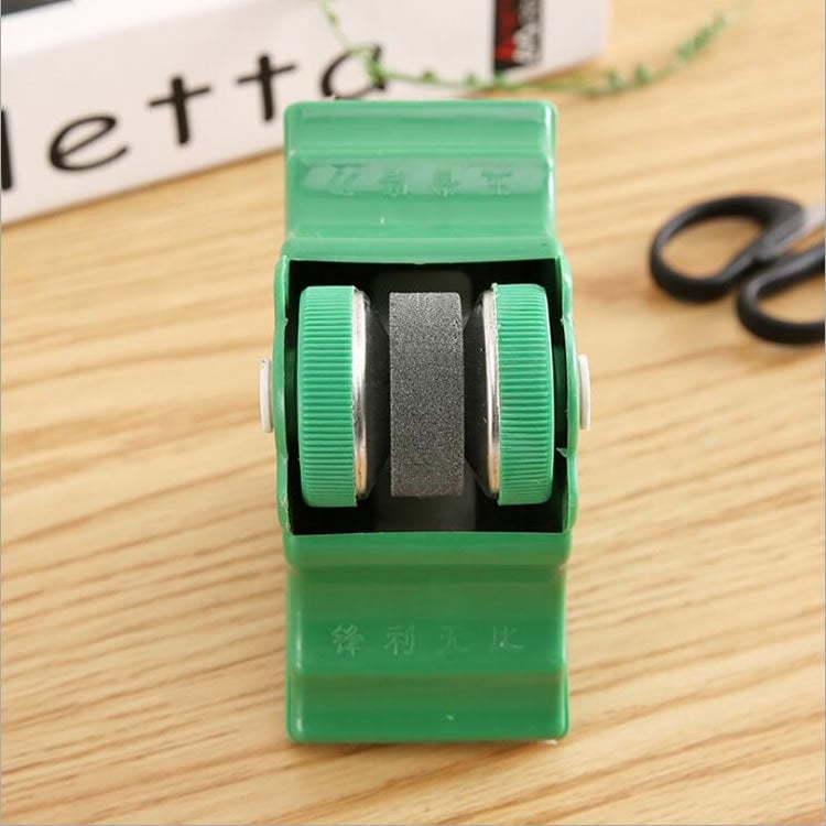 Kuhinjski okrugli kamen za oštrenje noževa i škarica – dvostrani oštrač, kompaktan, materijal: kamen-kompozit, moderni minimalistički stil, model Whetstone