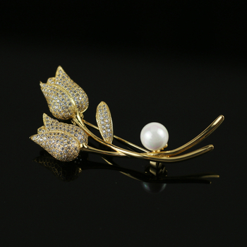 Brošňa Tulipán – meď, luxusný dizajn pre ženy, kvietkový motív, elektroplatovanie, pamätný a svadobný dar