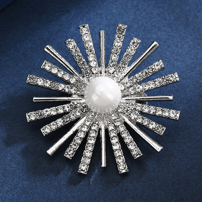 Broš zo zliatiny, vzor snehovej vločky, vysoká kvalita, perly a kryštály, diamantové opracovanie, kód xz201230, vhodné na svadbu a darček