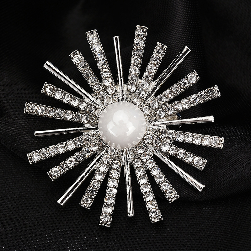 Broš zo zliatiny, vzor snehovej vločky, vysoká kvalita, perly a kryštály, diamantové opracovanie, kód xz201230, vhodné na svadbu a darček