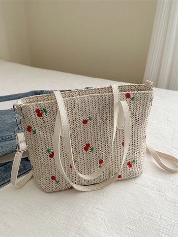 Pletena slamena crossbody torba, horizontalni kvadratni oblik, zatvaranje zipom, tri naramenice, otvoreni džep