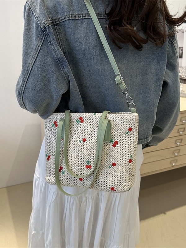 Pletena slamena crossbody torba, horizontalni kvadratni oblik, zatvaranje zipom, tri naramenice, otvoreni džep