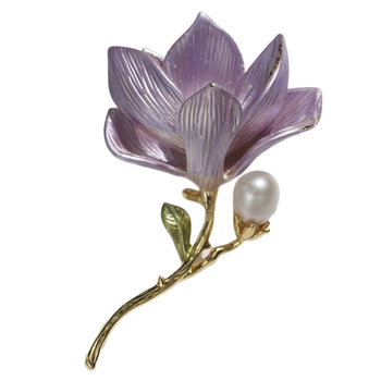 Broš Magnolija s emajlom i prirodnim biserima, cvjetovi i listovi posuti biserima, elegantan ženski dodatak