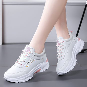 Спортни обувки за бягане – горна част от двуслойна телешка кожа, гумена подметка, кръгъл нос, нисък ток 1-3 см, връзки отпред