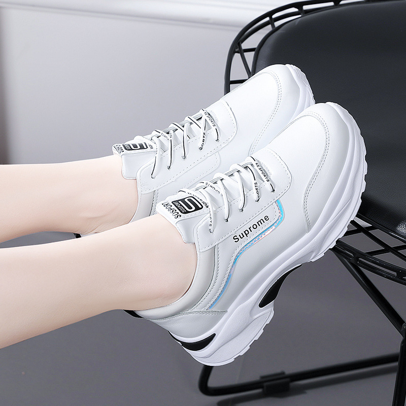 Спортни обувки за бягане – горна част от двуслойна телешка кожа, гумена подметка, кръгъл нос, нисък ток 1-3 см, връзки отпред