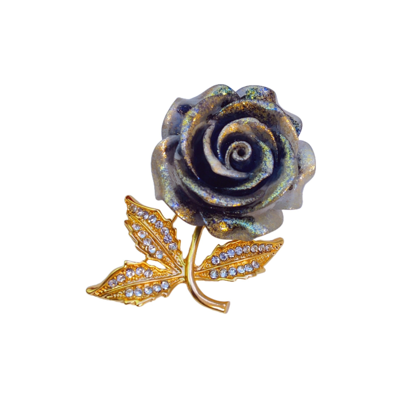 Meďová brošňa s pozlátením a diamantovým osadením, kvetinového tvaru