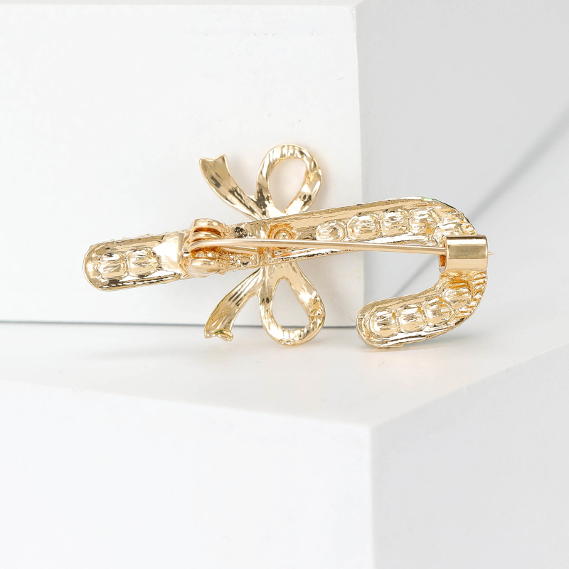 Broš Berry Jewelry od legure — ženski stil, završna obrada s dijamantima, dekorativno