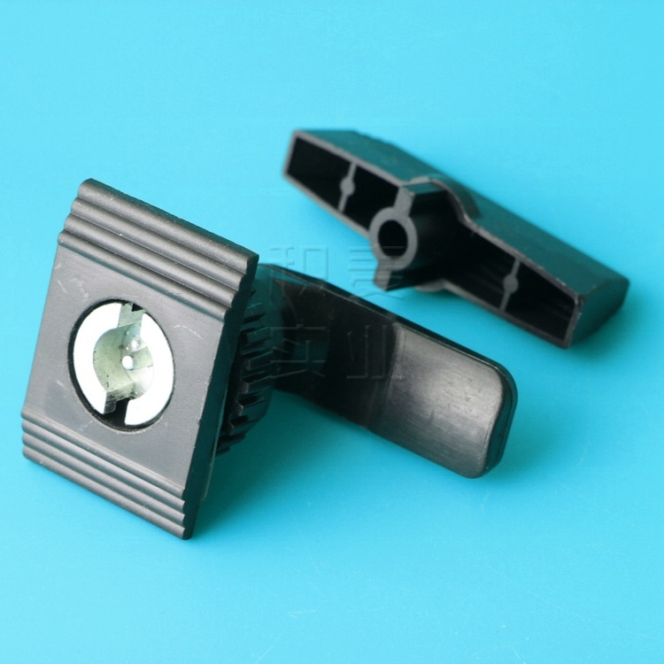 Cilindrična brava za ormariće, model New Foundation lock, plastični materijal, pogodna za ormariće i razvodne ormariće, moguće prilagođavanje