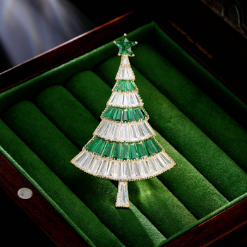 Brošňa s vianočným stromčekom, meďou vsadená a zirkónmi, vzor kvetov a listov