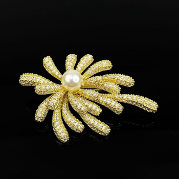 Réz brooch cirkónos bevéséssel, elektroplattolt felület, divatos ruházati kiegészítő