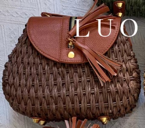 Geantă împletită din sfoară de hârtie, stil urban minimalist, închidere cu capac, bretea pe umăr, buzunar pentru telefon