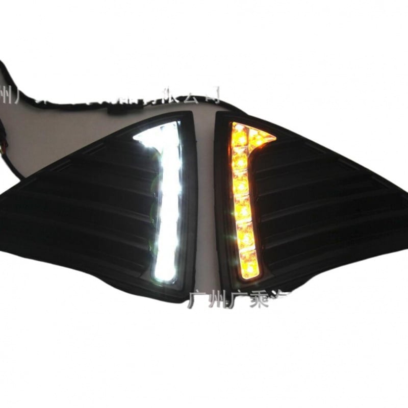 Ford Focus LED nappali menetvilágítás, 12V, 1A, 6000 lm, feszültségszabályozó doboz