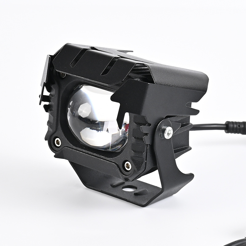 Motociklistički LED reflektor sa lećom – aluminijsko kućište, 30W, 9–80V, IP67, 3000lm