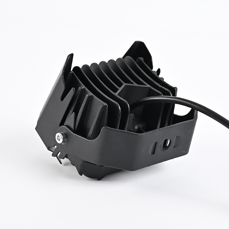 Motociklistički LED reflektor sa lećom – aluminijsko kućište, 30W, 9–80V, IP67, 3000lm