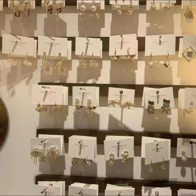 Držač za naušnice – Materijal: TPR, Značka: Xiong zhecha, Podrijetlo: Yunnan, Godina/Sezona: Zima 2025, Stil: girly