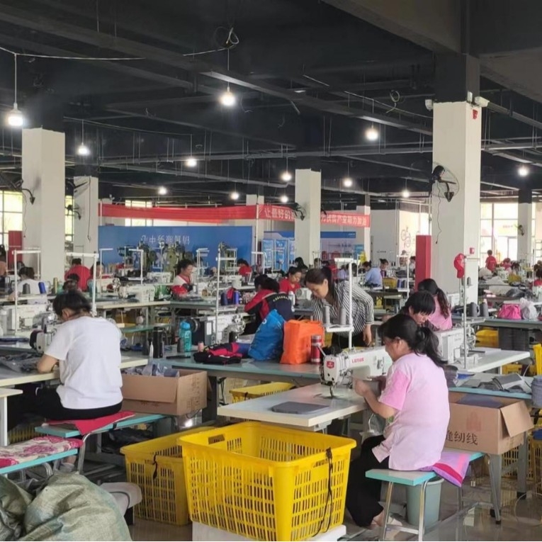 Geantă de voiaj unisex 36–55L, Oxford, impermeabilă și cu compartiment uscat-umed