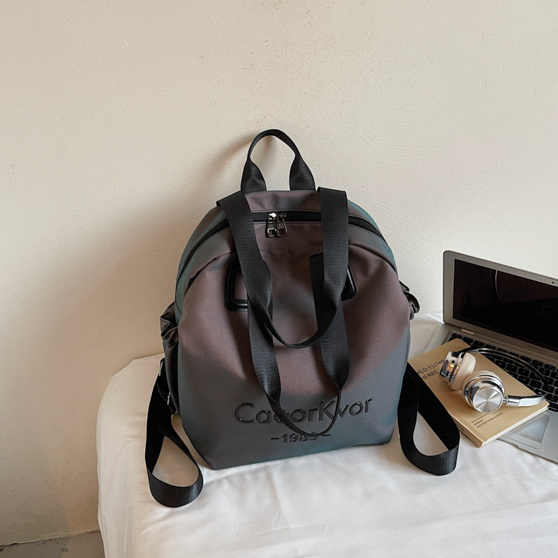 Rucsac feminin ușor, stil urban minimalist — capacitate sub 20 L, încap laptop de 8 inci, nailon, multifuncțional