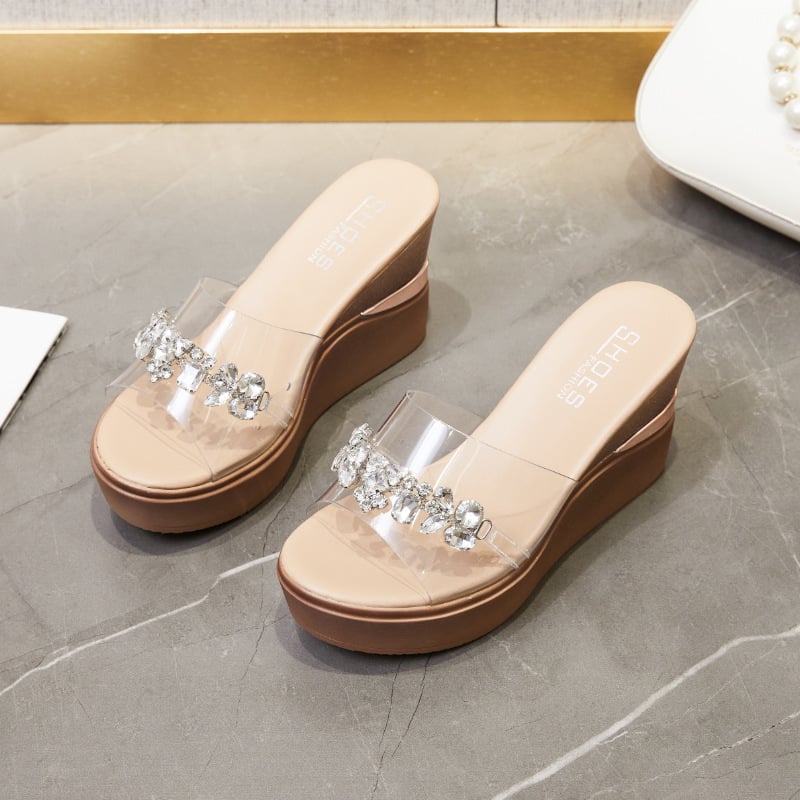 Papuci platformă wedge: partea superioară din plastic, talpă din material compozit, căptușeală din microfibră, închidere cu șiret