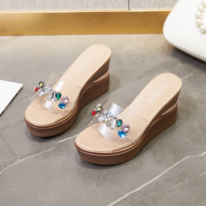 Papuci platformă wedge: partea superioară din plastic, talpă din material compozit, căptușeală din microfibră, închidere cu șiret