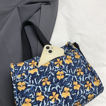 Anyuka crossbody táska, street style, poliészter, horizontális négyzet alakú, cipzáras nyitás, belső zsebek telefonhoz és dokumentumokhoz