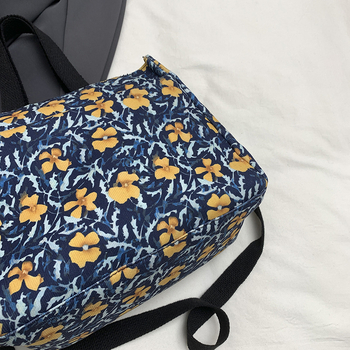 Anyuka crossbody táska, street style, poliészter, horizontális négyzet alakú, cipzáras nyitás, belső zsebek telefonhoz és dokumentumokhoz