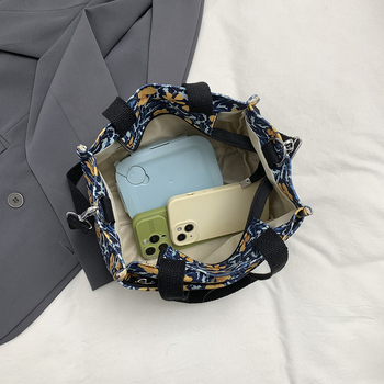 Anyuka crossbody táska, street style, poliészter, horizontális négyzet alakú, cipzáras nyitás, belső zsebek telefonhoz és dokumentumokhoz