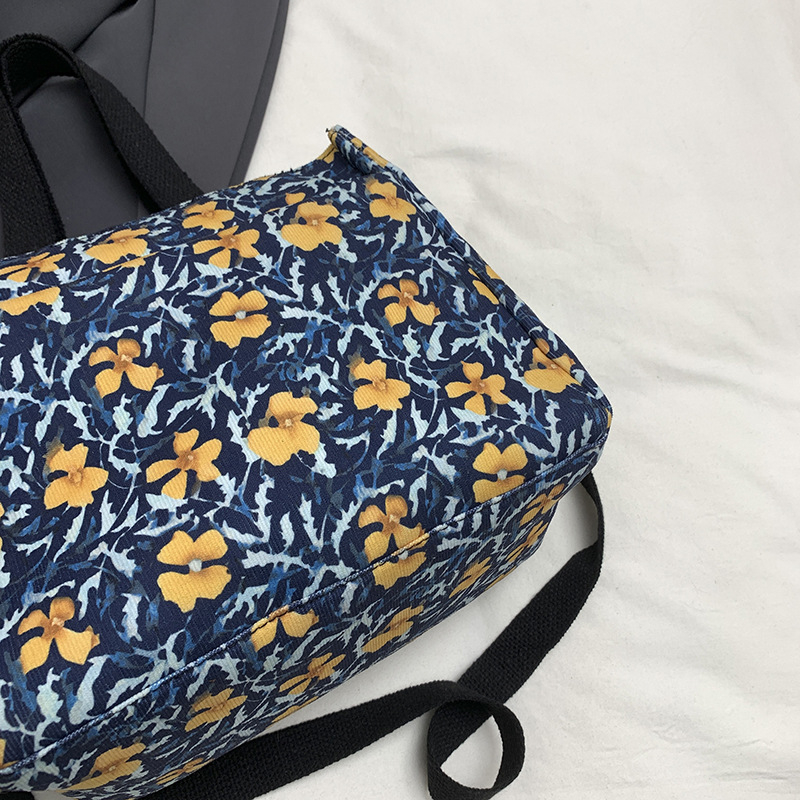 Anyuka crossbody táska, street style, poliészter, horizontális négyzet alakú, cipzáras nyitás, belső zsebek telefonhoz és dokumentumokhoz