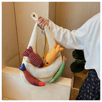 Láncos vállon átívelő tote táska pamut-lén anyagból, függőleges négyzet alak, cipzáros nyitás, poliészter bélés