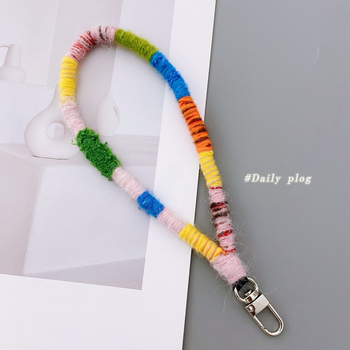 Ručni pleteni kaiš za mobitel od mohira, metalni priključak, linijski uzorak, originalni dizajn s privjeskom u obliku ključa