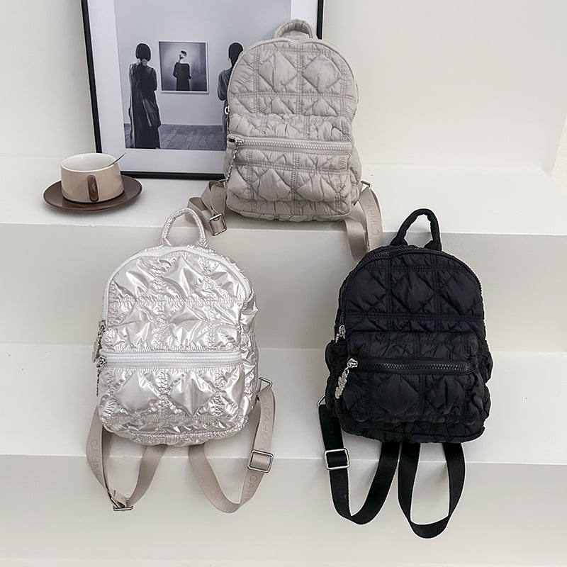 Rucsac cu aspect lucios plisat, design de tip cloud, capacitate mare pentru deplasări zilnice și școală (Material: Nylon; Captuseala: Poliester; Închidere: Fermoar; Buzunare interioare: buzunar cu fermoar, buzunar ID)