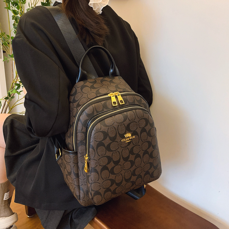 Дамска PU раница, цип за затваряне, пролет 2025, мека конструкция, с междинен слой; вътрешни джобове: джоб за лаптоп, джоб за телефон, тайният джоб с цип — за свободно време пътуване