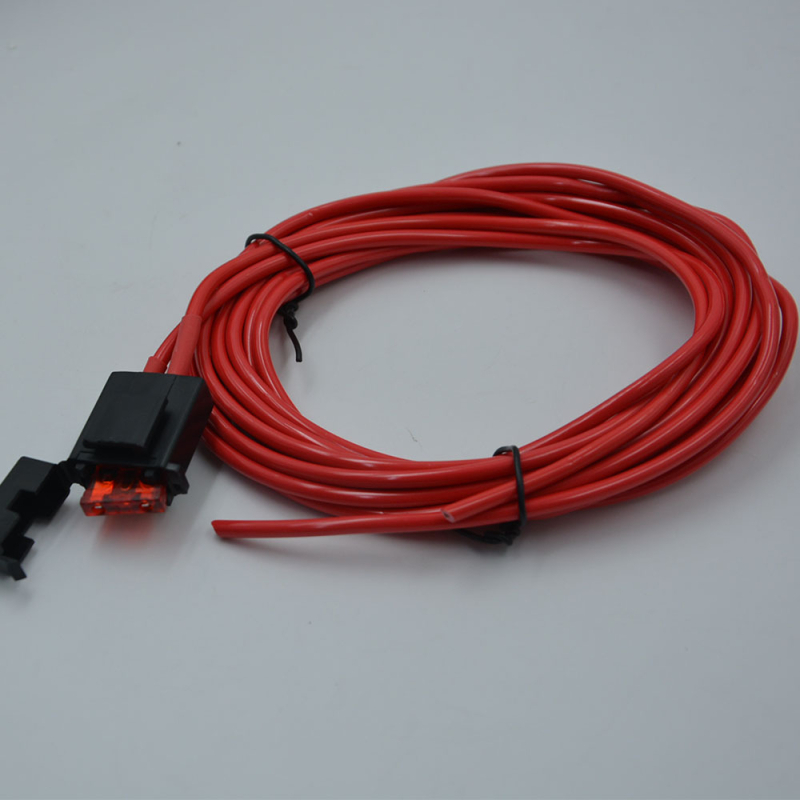 Set kabel za automobilsku audio opremu za povezivanje subwoofera i pojačala; materijal: bakrom obloženi aluminij; napon: 12V; snaga: 500W; težina: 0.26 kg; univerzalna kompatibilnost