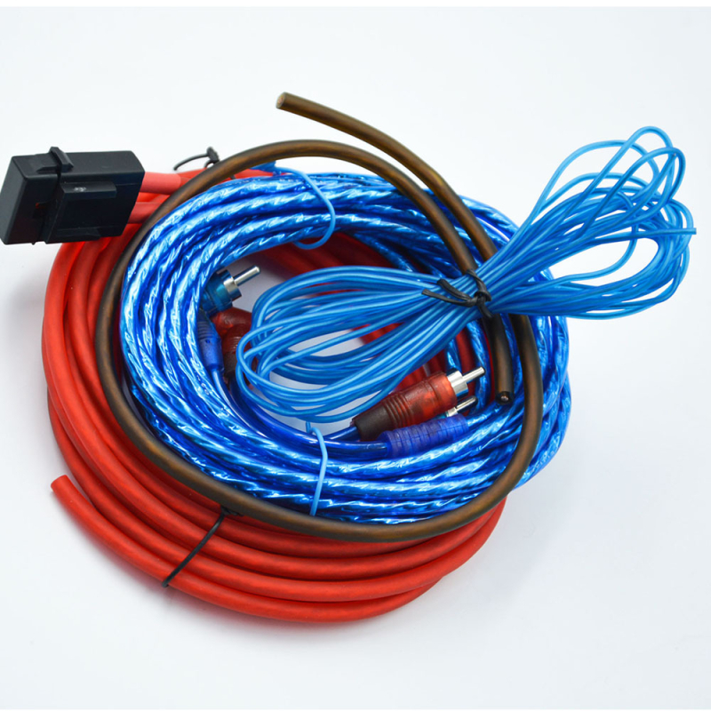 Set kabel za automobilsku audio opremu za povezivanje subwoofera i pojačala; materijal: bakrom obloženi aluminij; napon: 12V; snaga: 500W; težina: 0.26 kg; univerzalna kompatibilnost