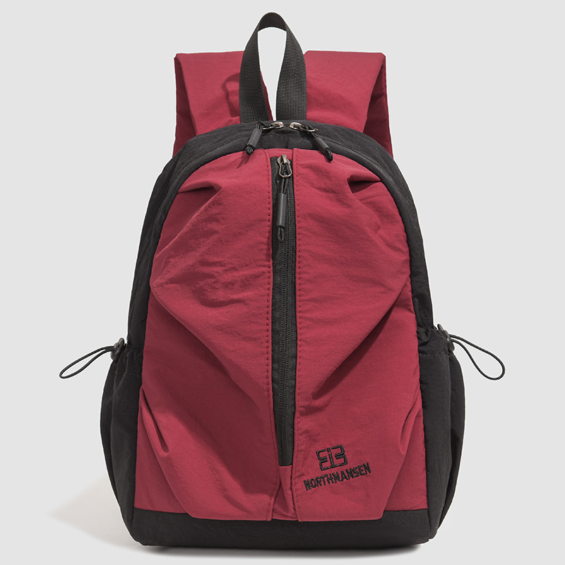 Nailona mugursoma brīvdienu un ceļojumu vajadzībām, lielas ietilpības, rāvējslēdzēja atvērums, iekšējās kabatas telefoniem un dokumentiem, laminēta rāvējslēdzēja kabata, elpojoša, rudens 2025