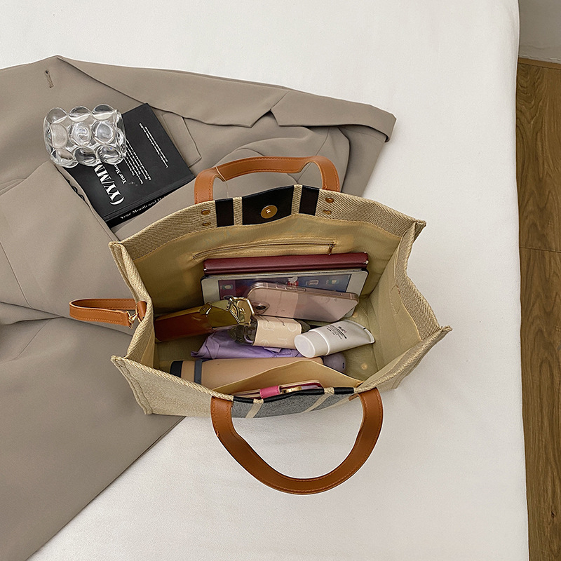 Дамска tote чанта с цип, памучно-ленен материал, хоризонтална квадратна форма, подплата полиестер, вътрешен джоб с цип и джоб за телефон