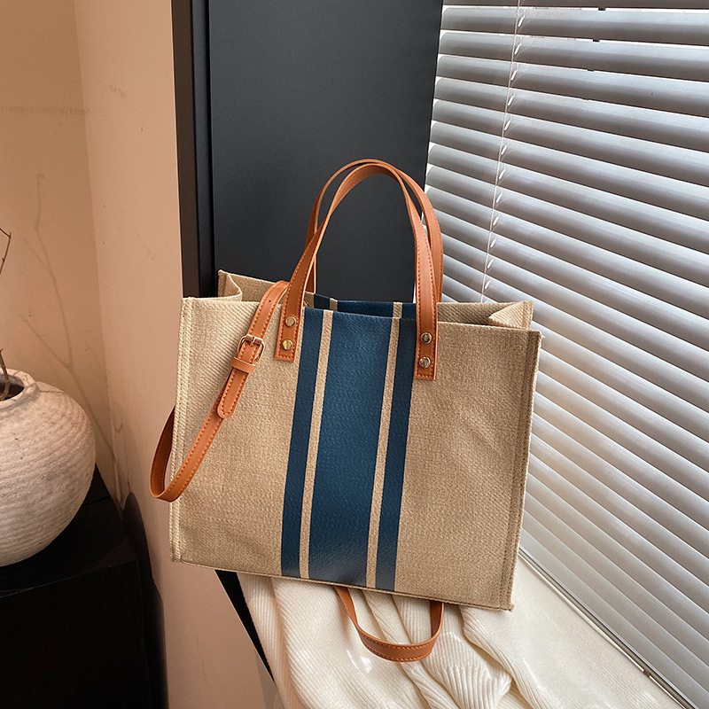 Дамска tote чанта с цип, памучно-ленен материал, хоризонтална квадратна форма, подплата полиестер, вътрешен джоб с цип и джоб за телефон