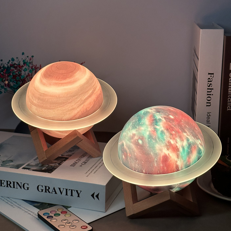 Bluetooth zvučnik LED lampom i dizajnom planete s prstenom, 5W, ugrađena baterija 1000–1200mAh, Bluetooth 5.0, 60Hz–15kHz, domet 10m