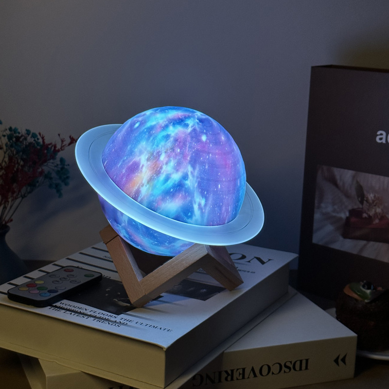 Bluetooth zvučnik LED lampom i dizajnom planete s prstenom, 5W, ugrađena baterija 1000–1200mAh, Bluetooth 5.0, 60Hz–15kHz, domet 10m