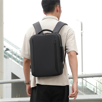 Laptop ruksak za poslovna putovanja – Materijal: kožna folija, USB sučelje, Kapacitet 20–35 L, Naramenice s zračnim jastučićem