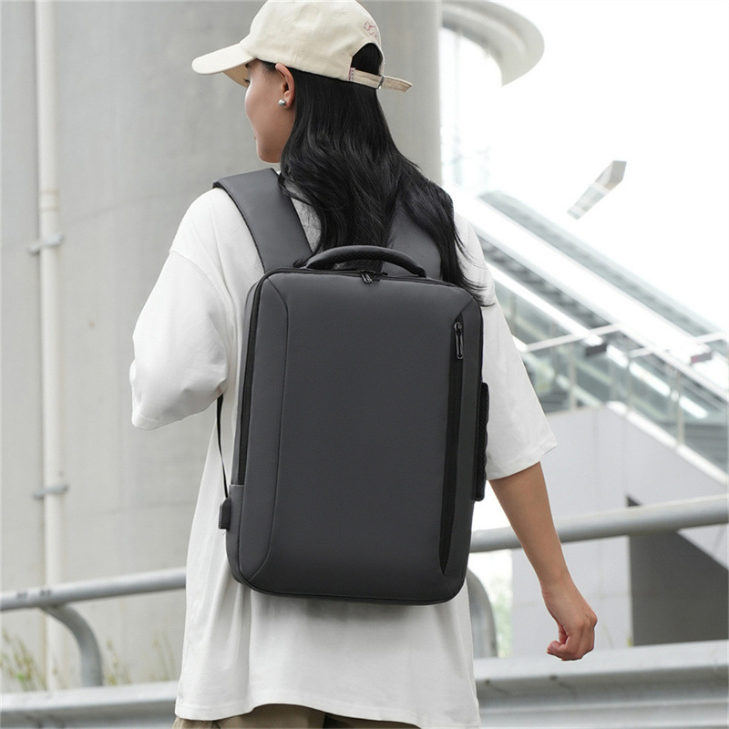 Laptop ruksak za poslovna putovanja – Materijal: kožna folija, USB sučelje, Kapacitet 20–35 L, Naramenice s zračnim jastučićem