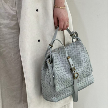 Gemansi szalma bucket táska, városi minimalist stílus, belső cipzáras zseb