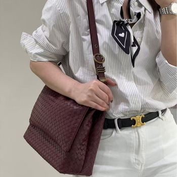 Gemansi szalma bucket táska, városi minimalist stílus, belső cipzáras zseb