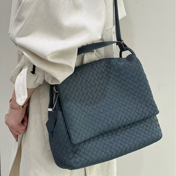 Gemansi szalma bucket táska, városi minimalist stílus, belső cipzáras zseb