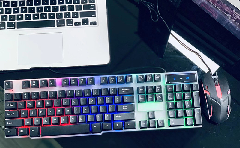 Set tastatură și mouse cu fir USB — 88–98 taste; switch-uri mecanice verzi; corp ABS; fără iluminare.